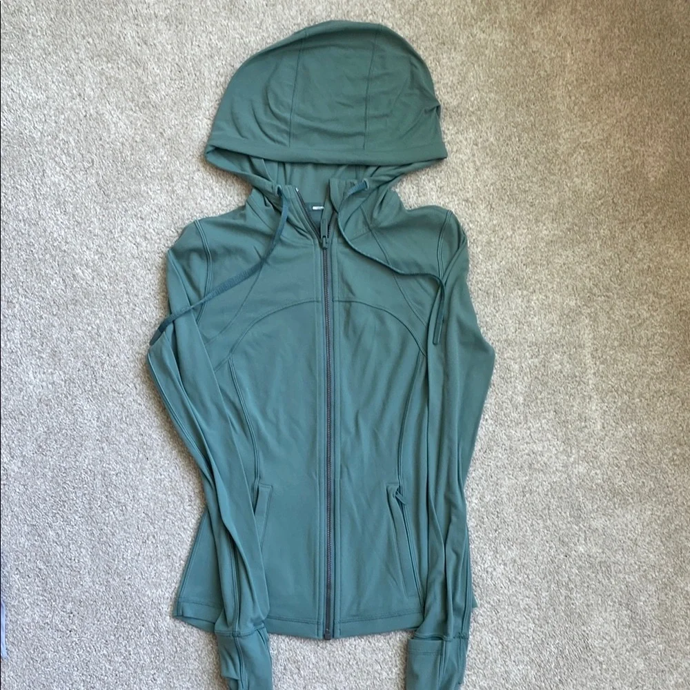 LuLulemon Define Hooded Zip-Up Jacket- size 4- great condition! - Picture 2 of 3
